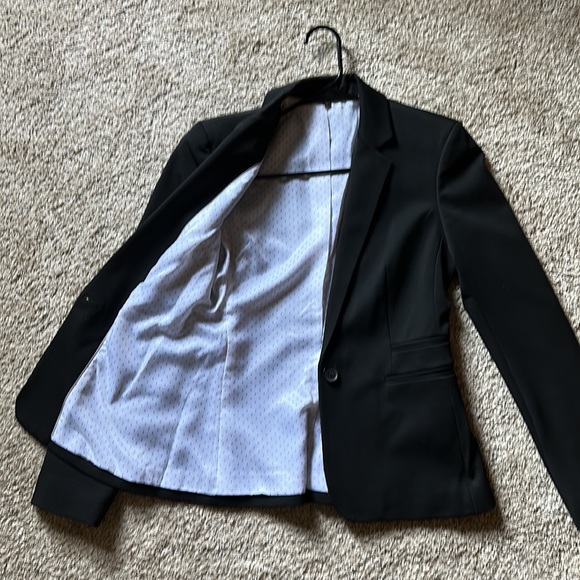 Black blazer with polka dot liner, NEW condition and never worn - Picture 3 of 3